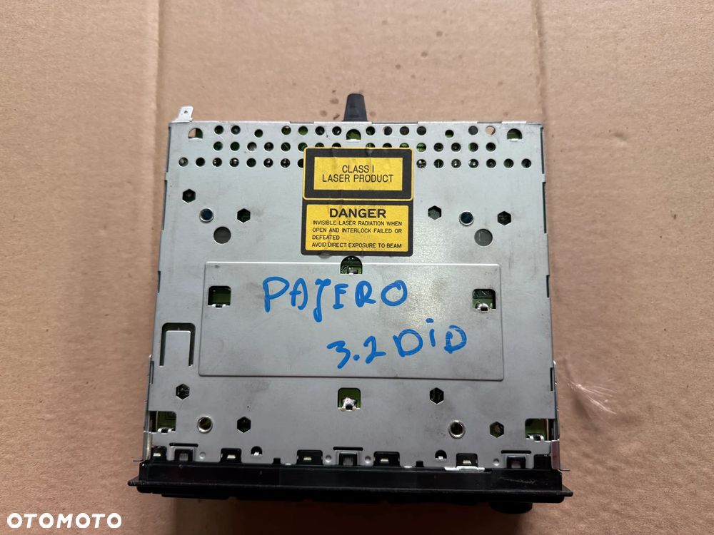 Radio / radioodtwarzacz Mitsubishi Pajero 3.2 DID  mz312720 (oryginalne) - 2