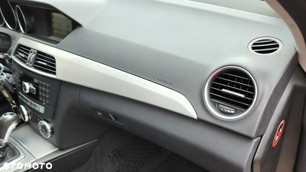 Mercedes-Benz Klasa C 180 (BlueEFFICIENCY) 7G-TRONIC Avantgarde - 16