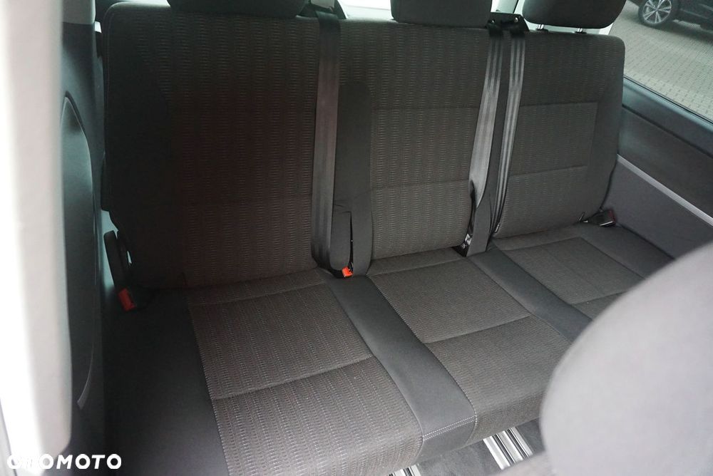 Volkswagen Multivan - 28