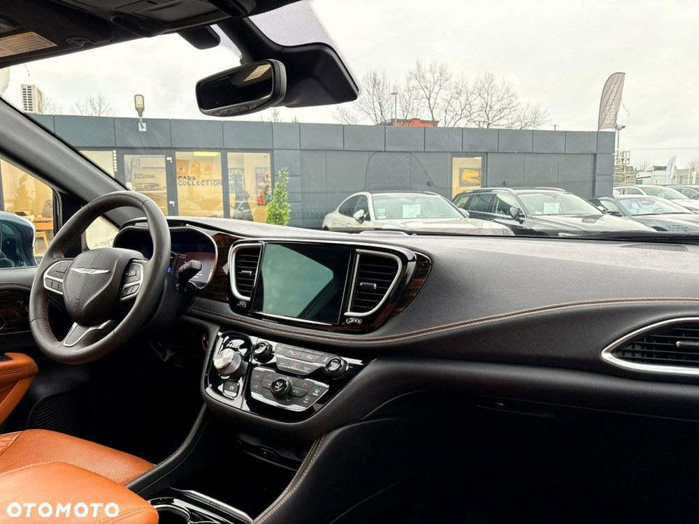 Chrysler Pacifica - 21
