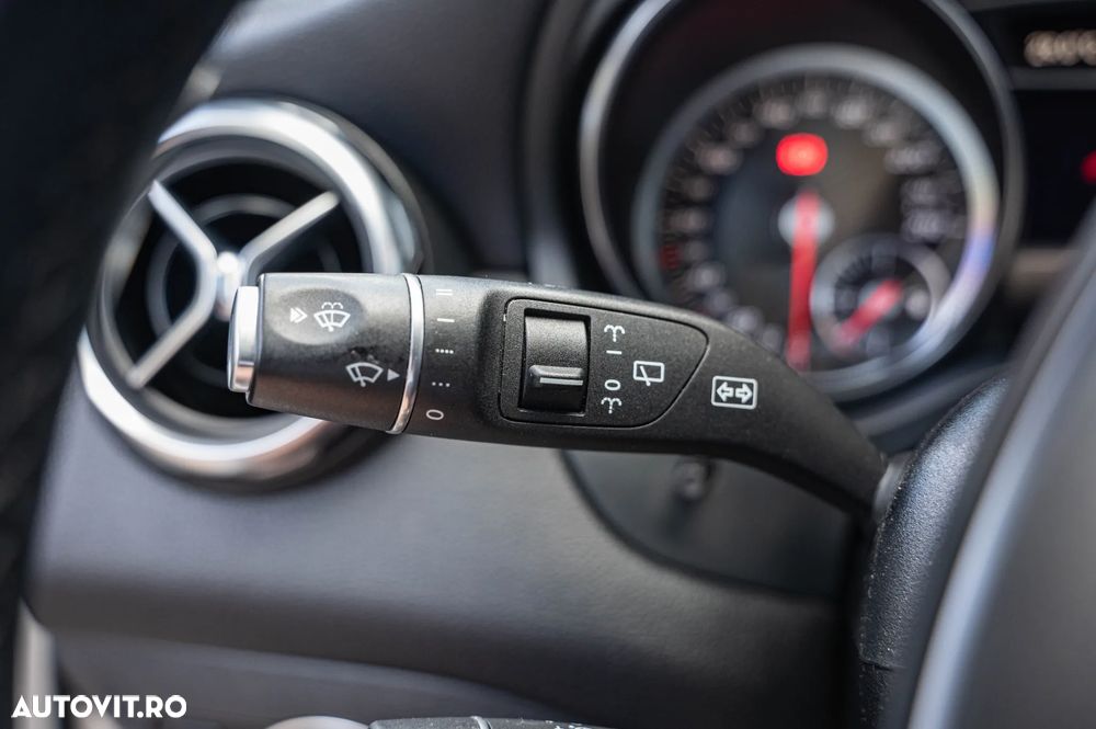 Mercedes-Benz GLA 220 d 4MATIC 7G-DCT - 24