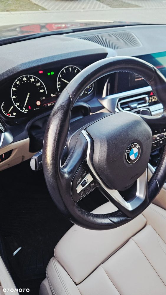 BMW Seria 3 330i Luxury Line sport - 13