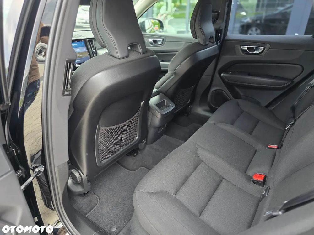 Volvo XC 60 D4 Momentum Pro - 30