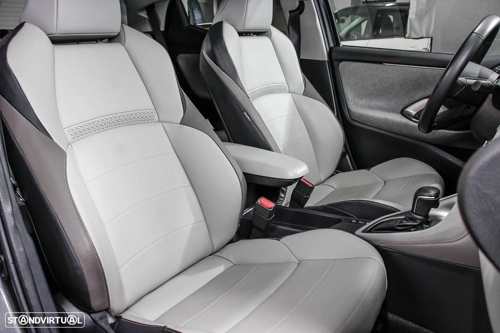 Toyota Yaris 1.5 HDF Luxury - 8