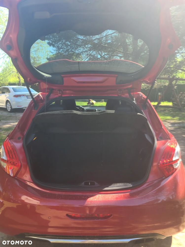 Peugeot 208 GTI 200 THP - 17