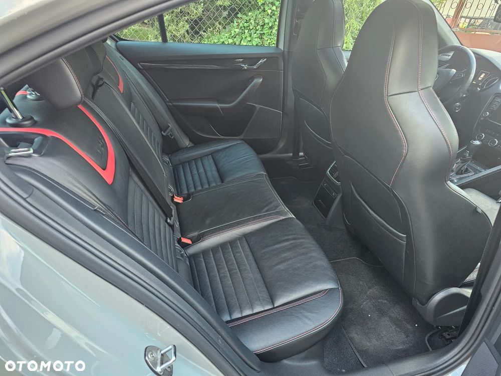 Skoda Octavia 2.0 TDI DSG RS - 10
