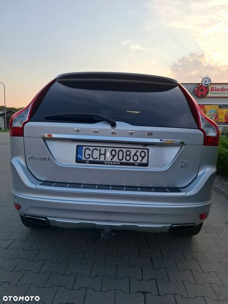 Volvo XC 60 T6 AWD Drive-E R-Design Momentum - 4