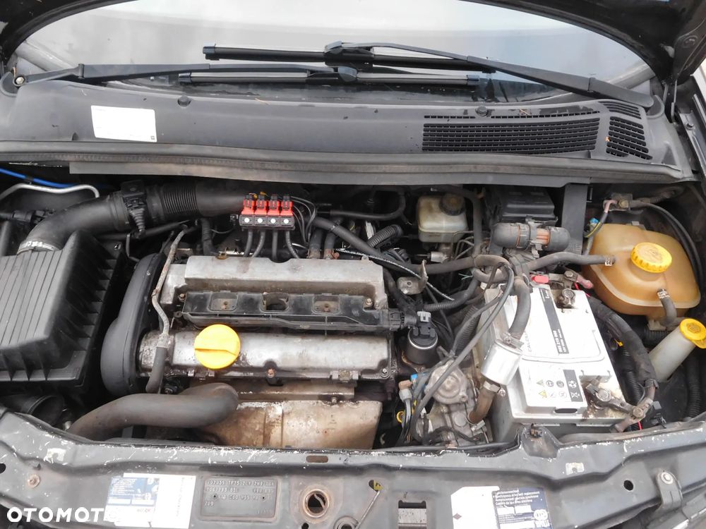 Opel Zafira 1.8 16V Comfort - 9