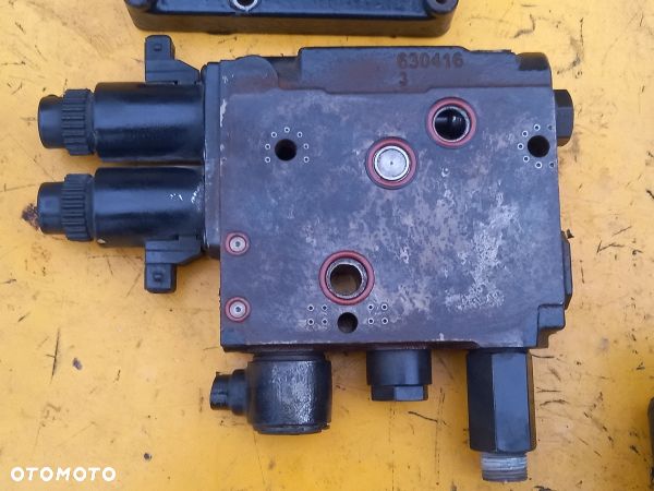 Rozdzielacz sekcja New Holland T6.155 - 7
