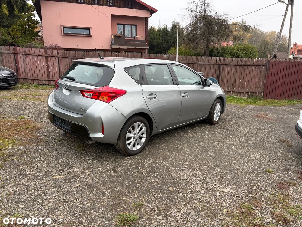 Toyota Auris 2013 photo 4