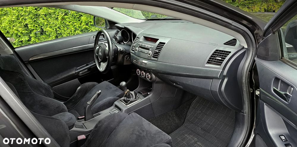 Mitsubishi Lancer Evolution GSR - 13