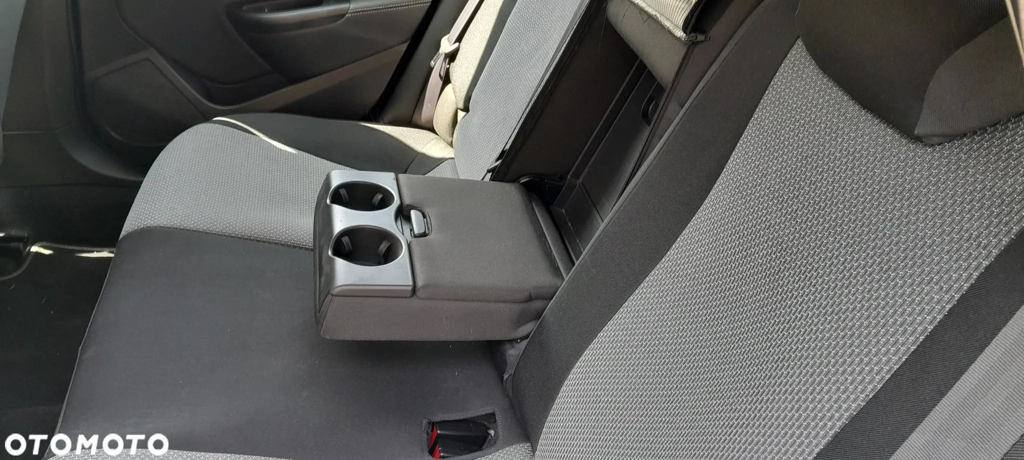 Opel Astra IV 1.4 T Executive EU6 - 15