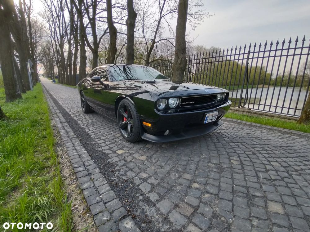 Dodge Challenger - 2