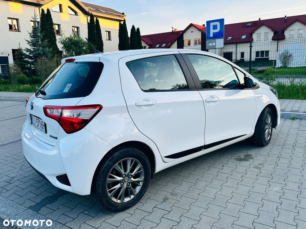 Toyota Yaris Hybrid 100 Premium EU6 - 26
