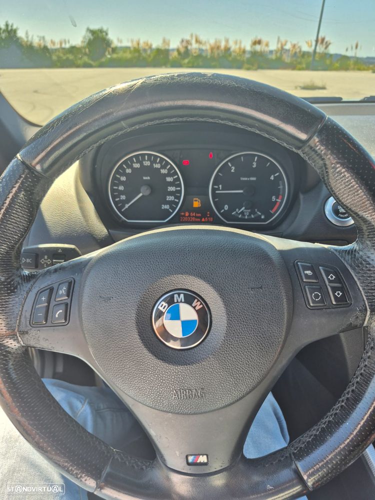 BMW 118 d Pack M - 19