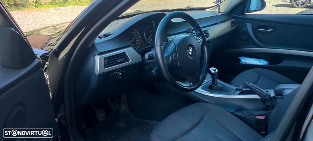 BMW 318 d Touring - 14