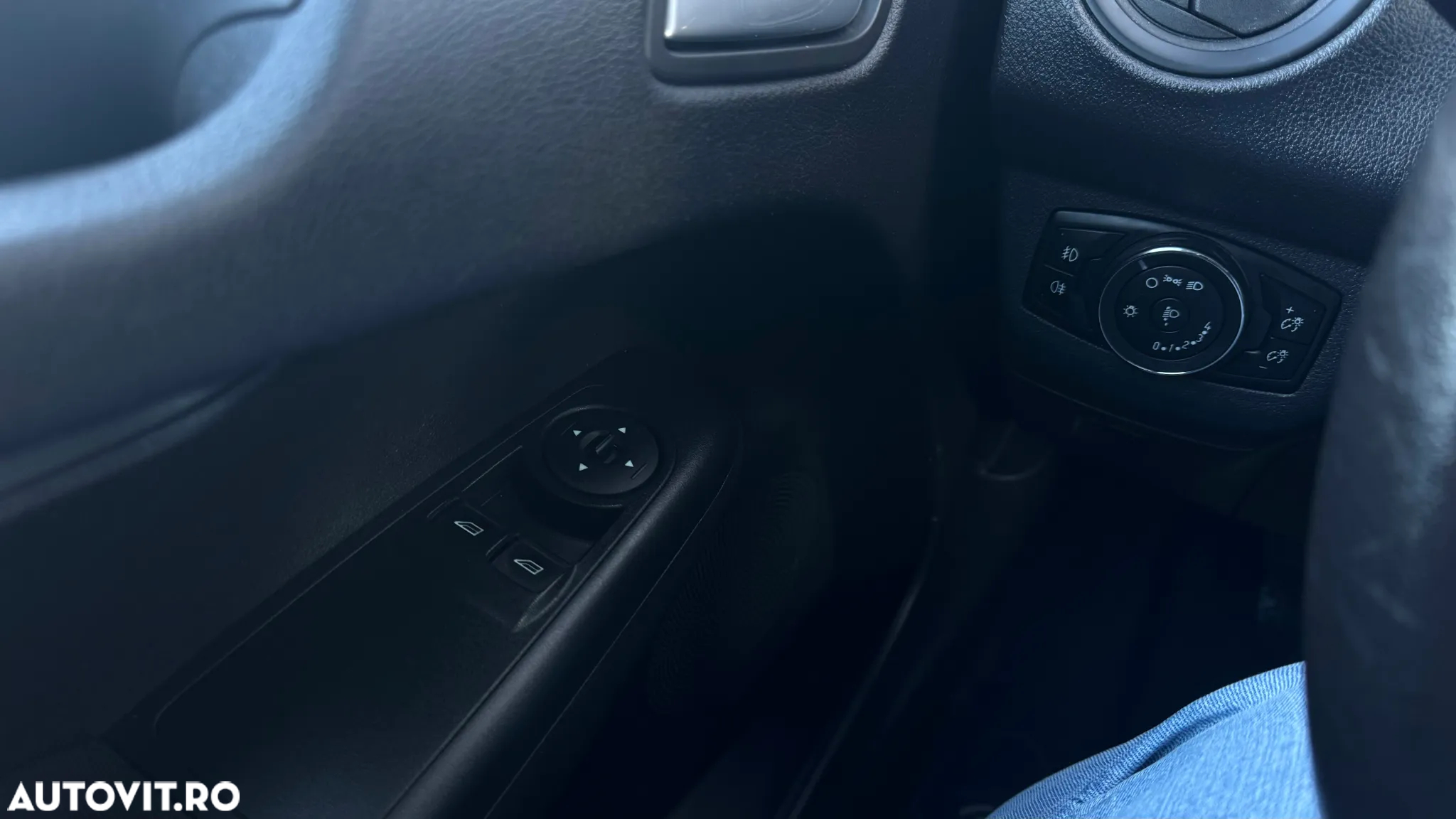 Ford Transit Courier - 17