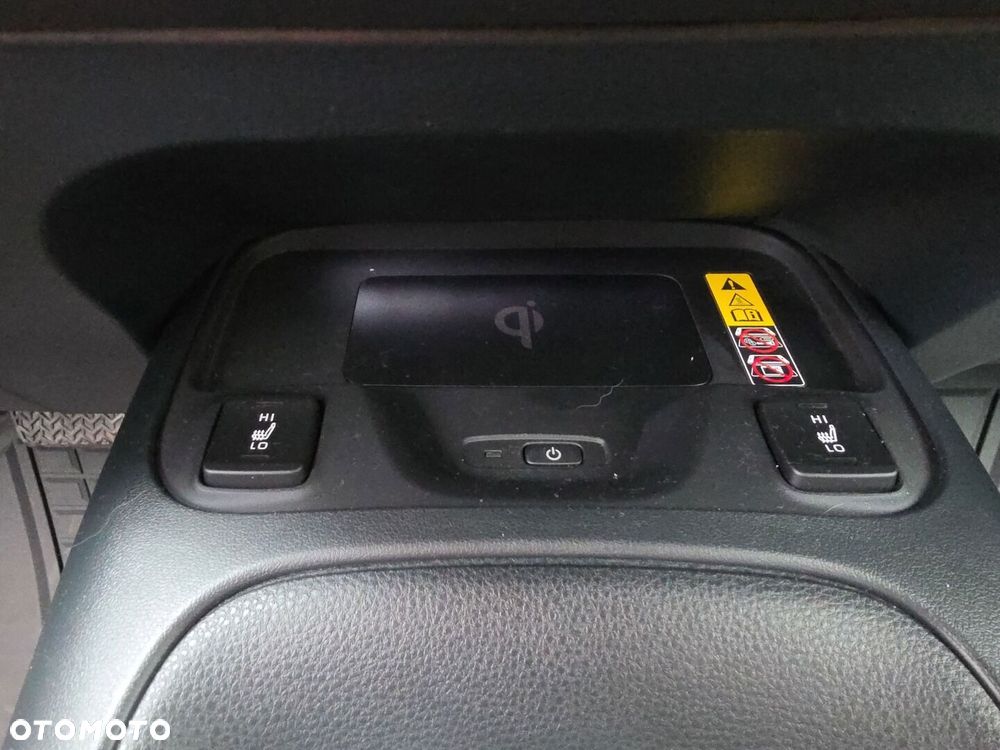 Toyota Corolla 1.8 Hybrid Style - 17