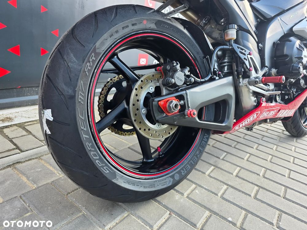 Yamaha R1 - 7