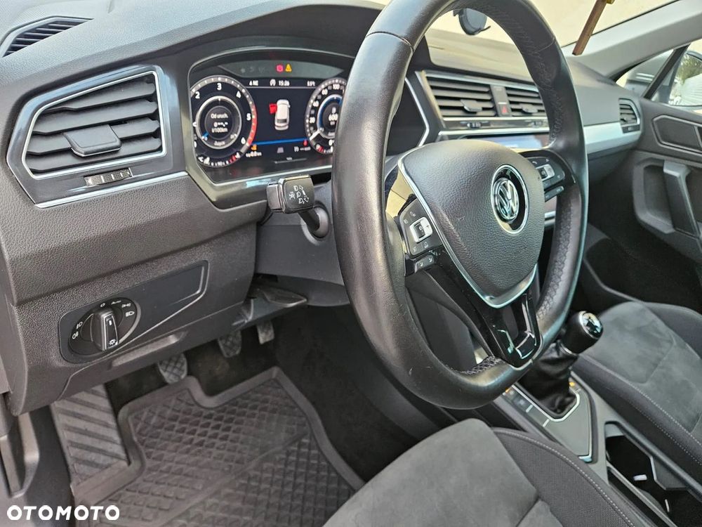 Volkswagen Tiguan - 22