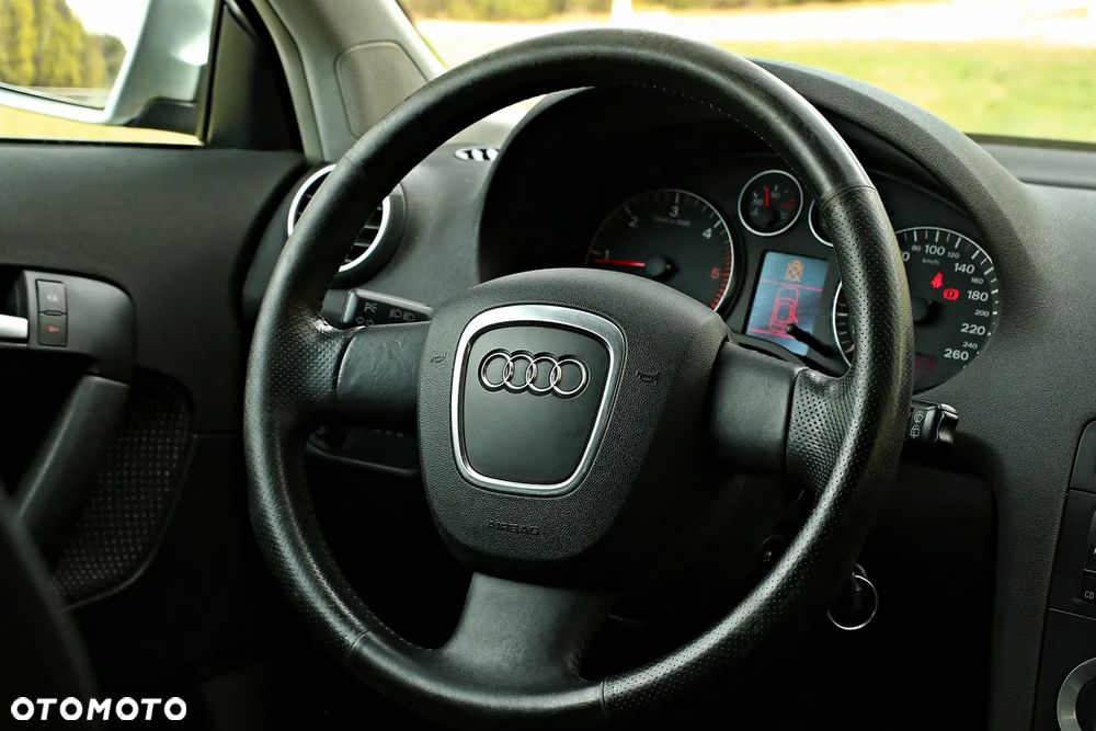 Audi A3 Sportback 2.0 TDI Ambiente - 32