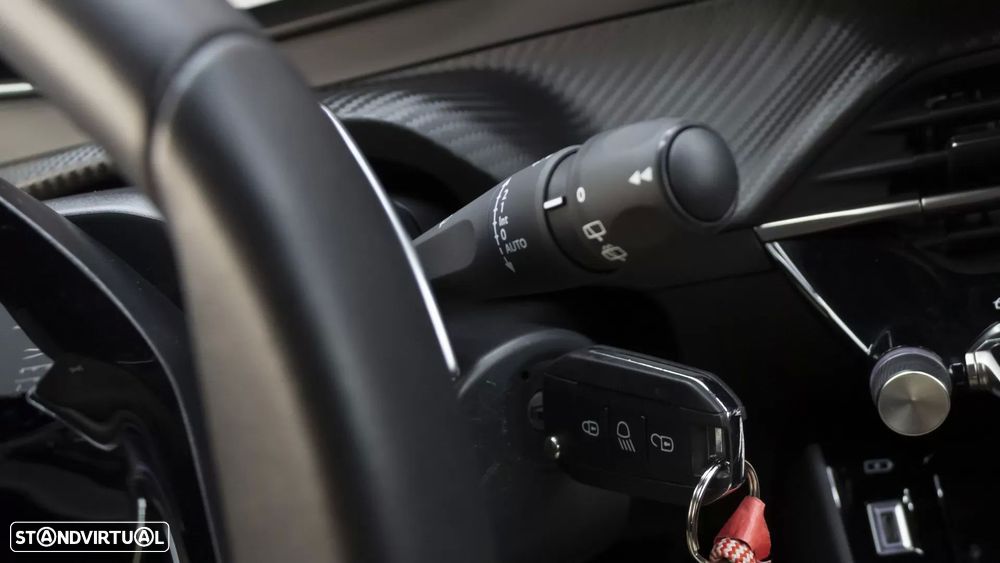 Peugeot 2008 1.2 Hybrid Allure e-DCS6 - 26