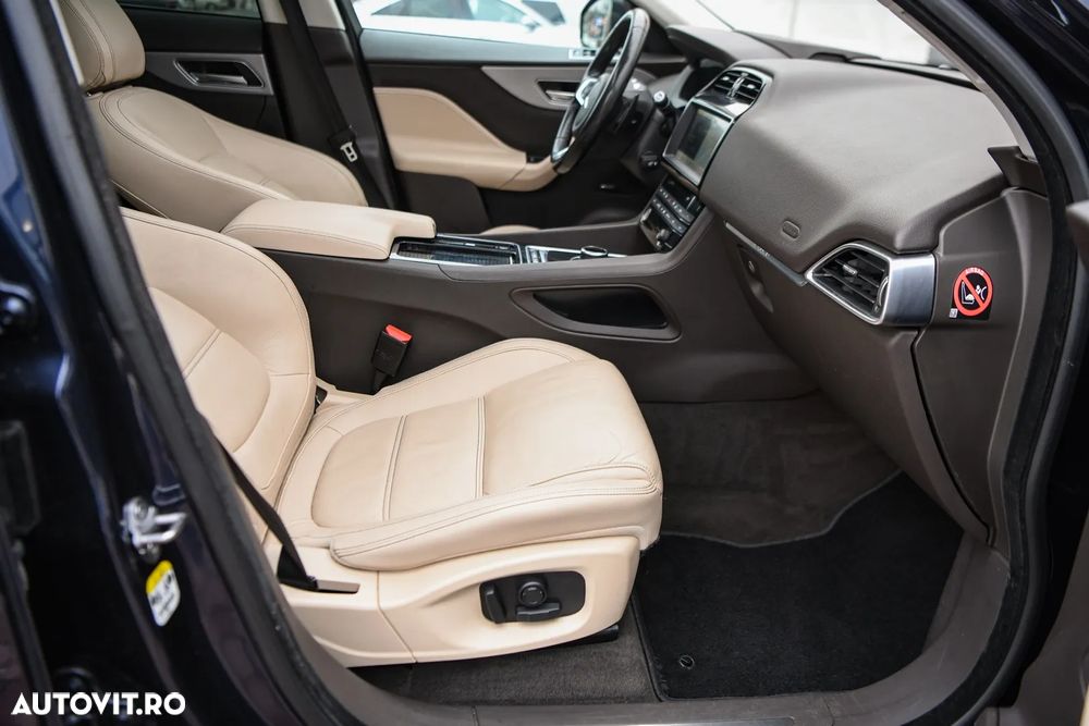 Jaguar F-Pace 25t AWD Portfolio - 19