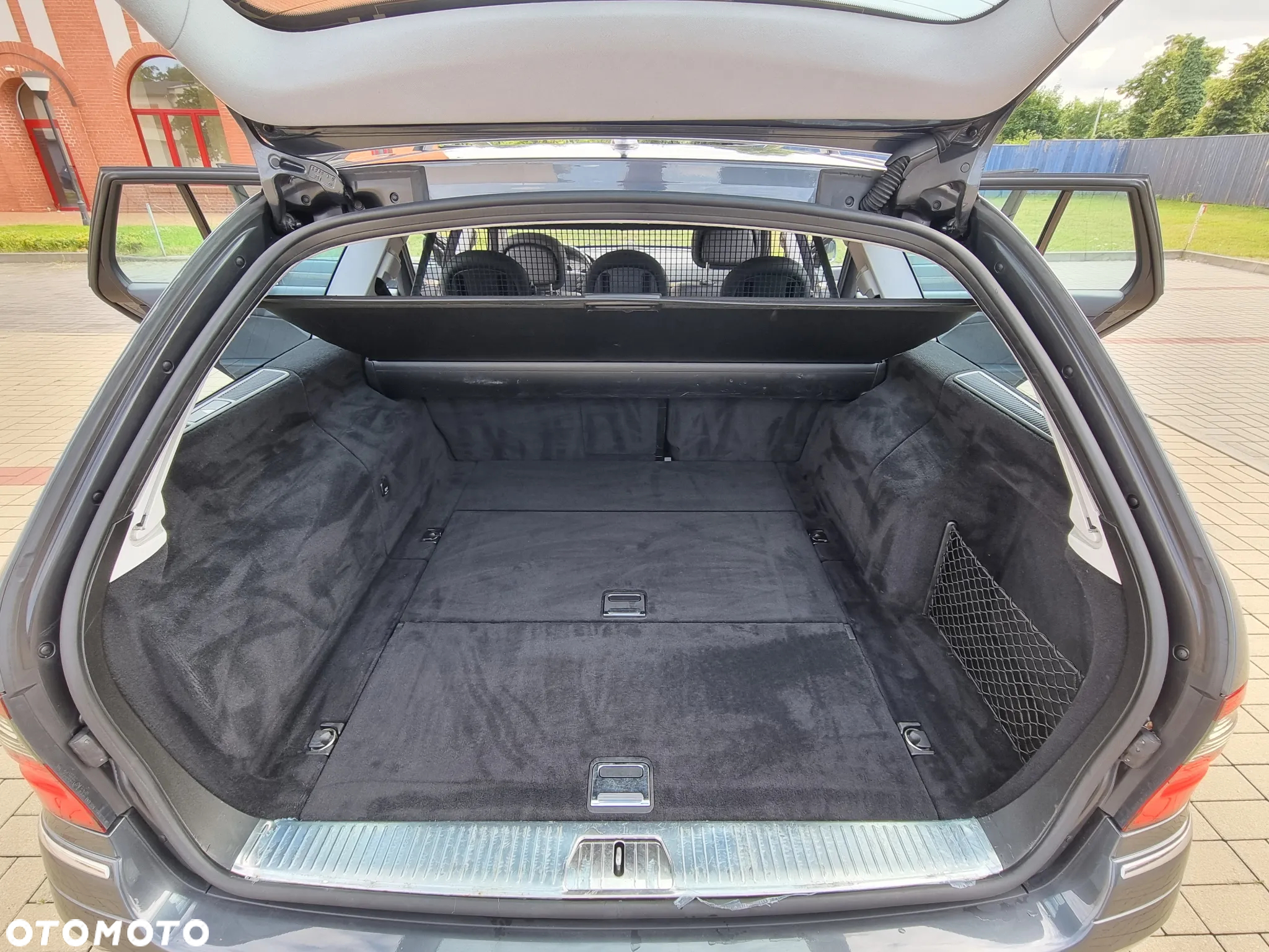 Mercedes-Benz Klasa E 200 T BlueEFFICIENCY 7G-TRONIC Avantgarde - 33