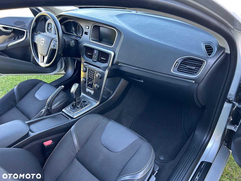 Volvo V40 D2 Momentum - 17