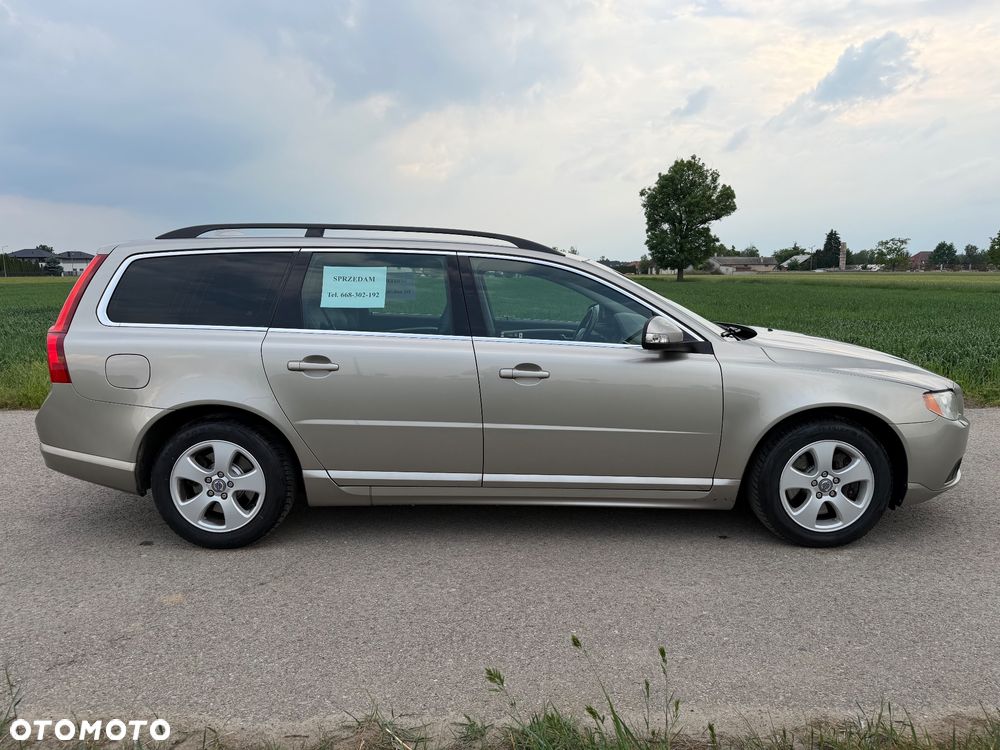 Volvo V70 2.5T R-Design Summum - 5
