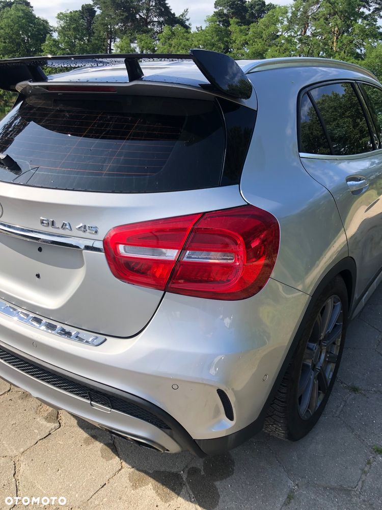 Mercedes-Benz GLA 45 AMG 4Matic 7G-DCT - 18