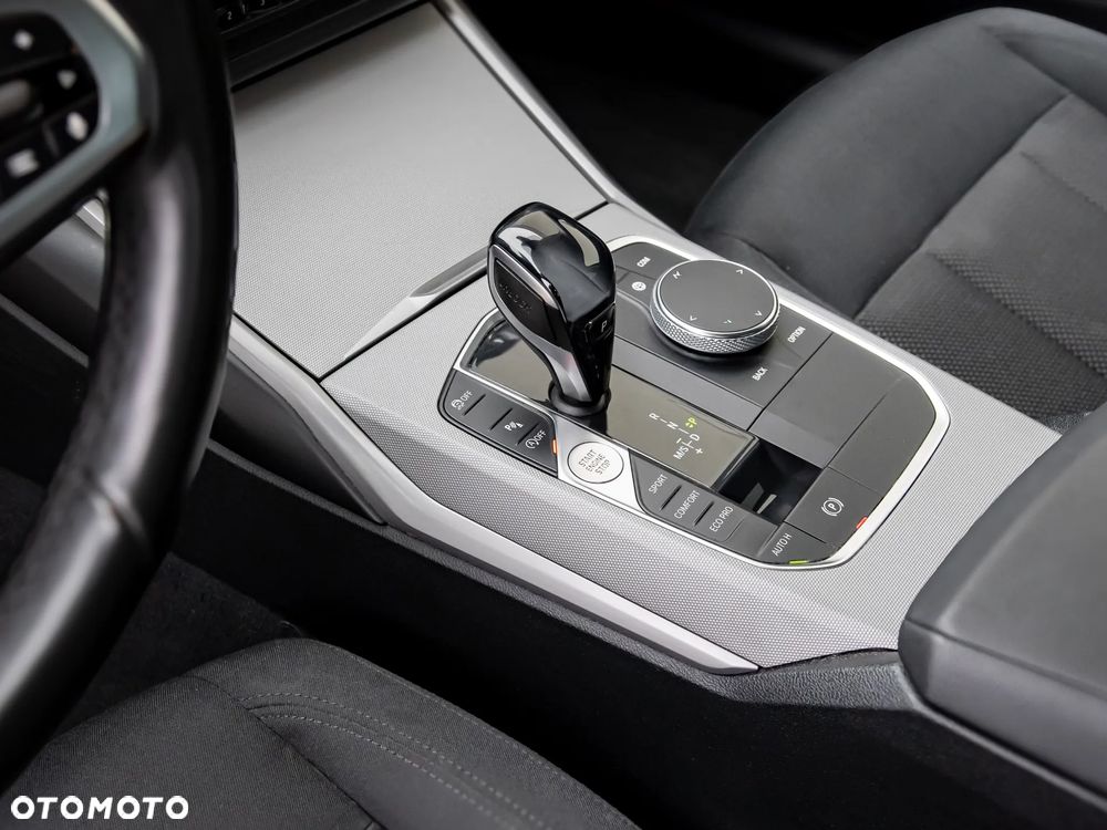 BMW Seria 3 318d M Sport - 19