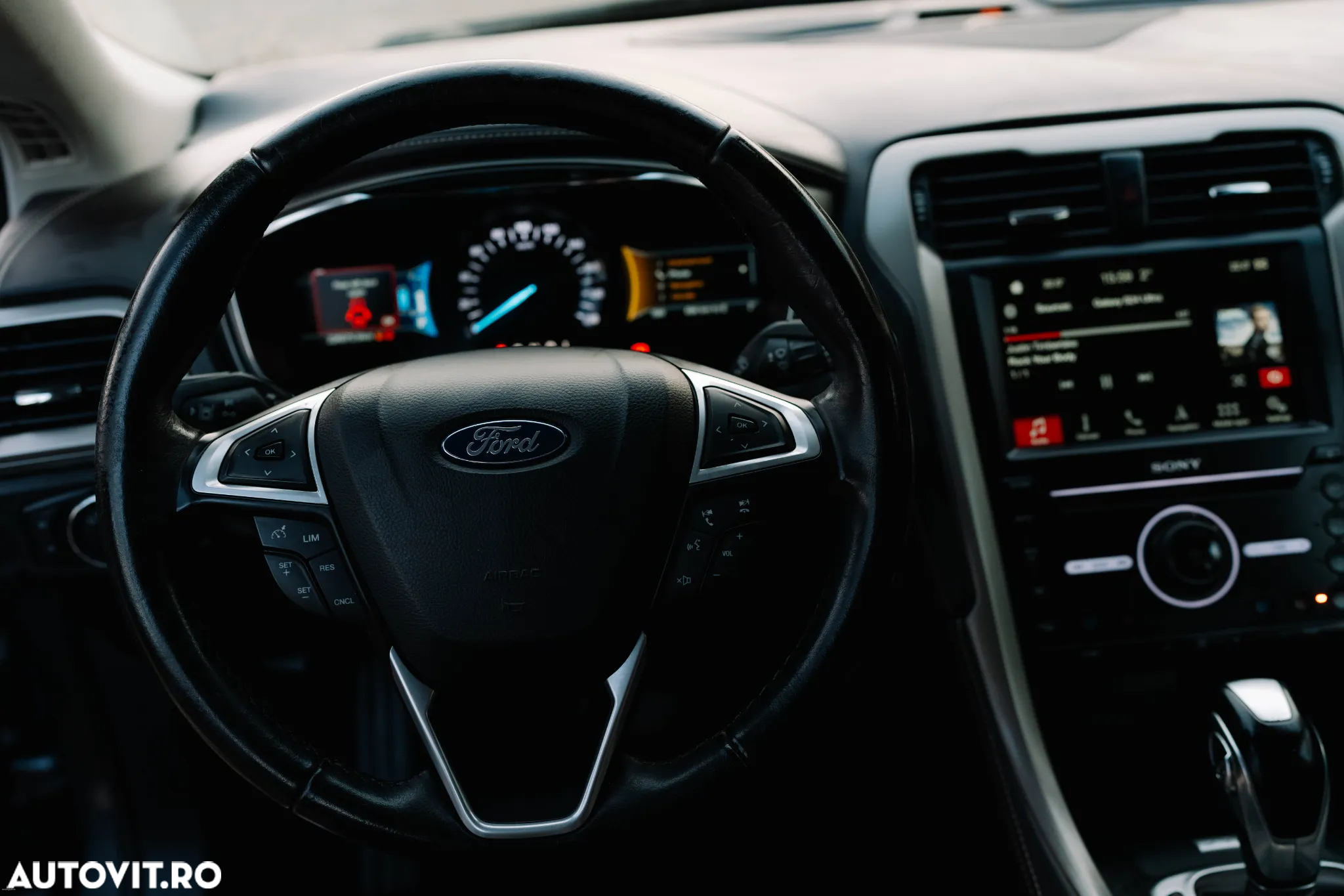 Ford Mondeo - 35