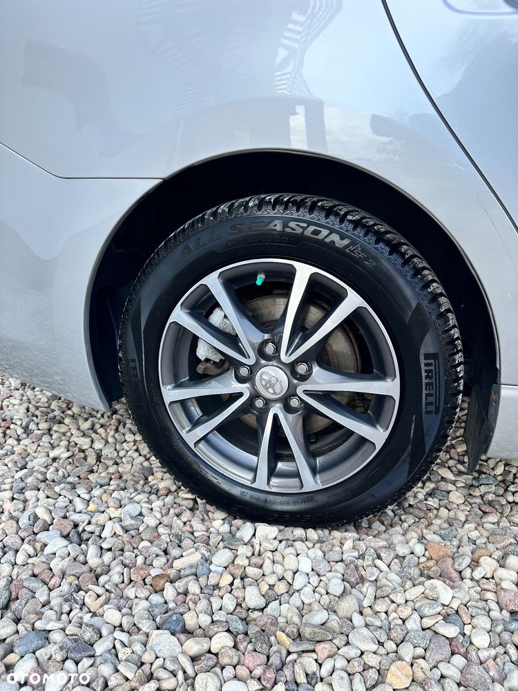 Toyota Avensis 1.8 Active - 19