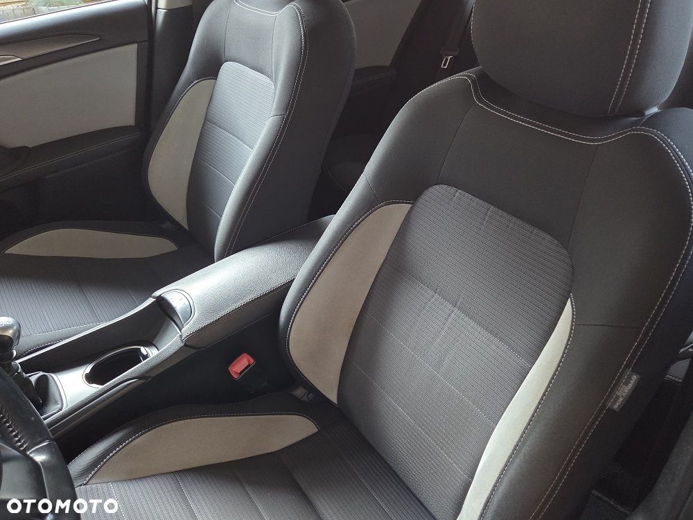 Toyota Avensis 1.8 Comfort - 10