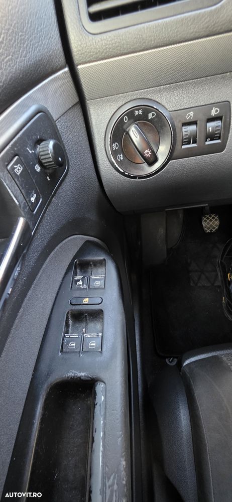 Volkswagen Touran 2.0 TDI DPF Highline - 13