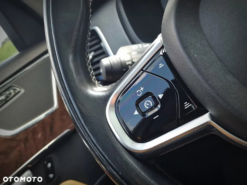 Volvo XC 90 T6 AWD Momentum 7os - 28