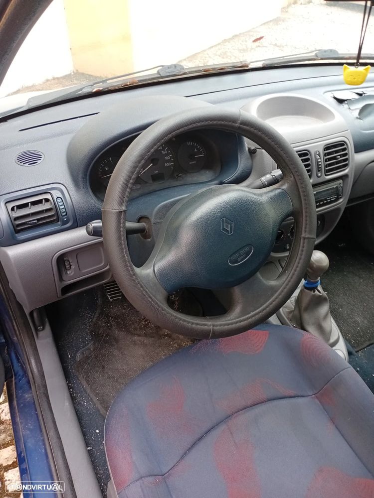 Renault Clio 1.9 D RXE - 2