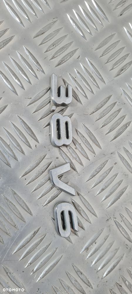 Kia Sorento I Emblemat  Klapy - 1