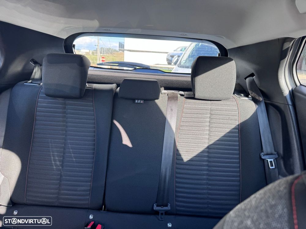 Peugeot 2008 1.2 PureTech Active EAT8 - 7