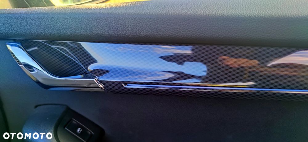 Skoda Octavia 2.0 TDI DSG RS - 13