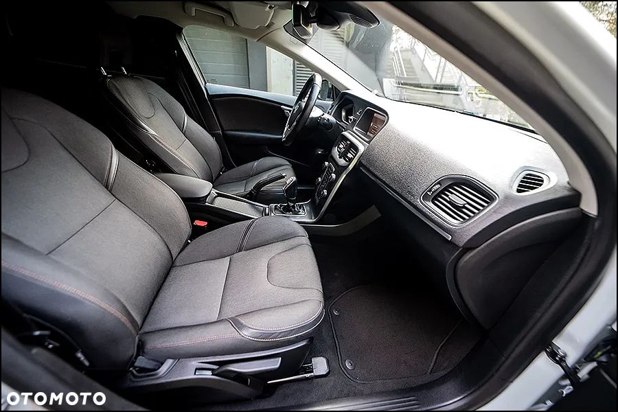 Volvo V40 Cross Country - 18