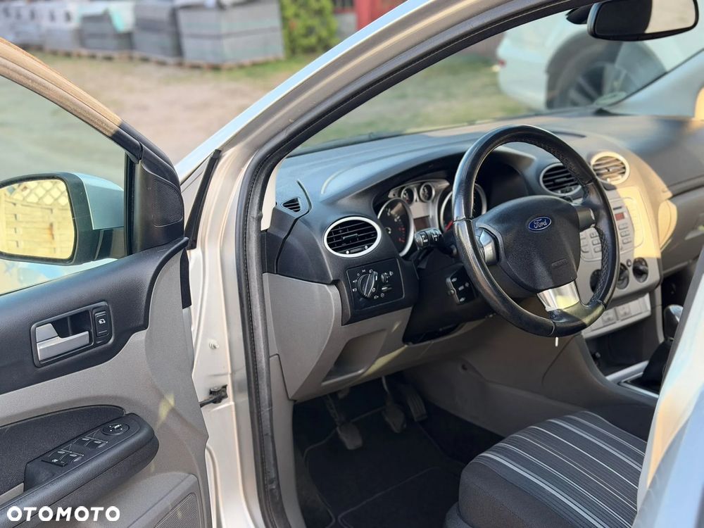 Ford Focus 1.6 16V Style - 26