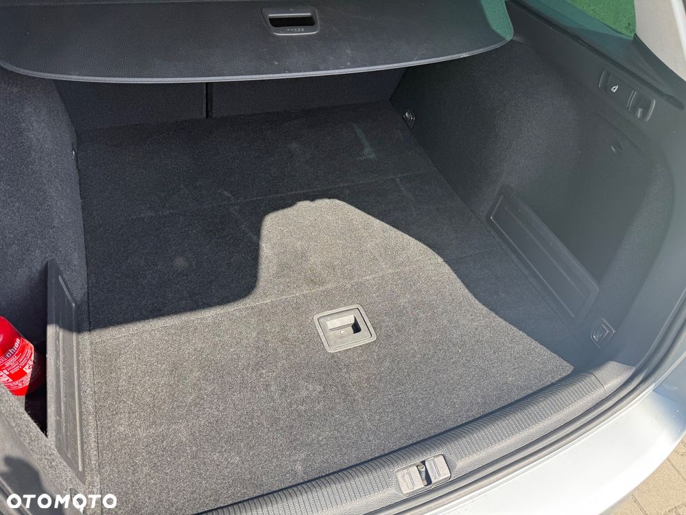 Volkswagen Passat 1.6 TDI Comfortline - 17