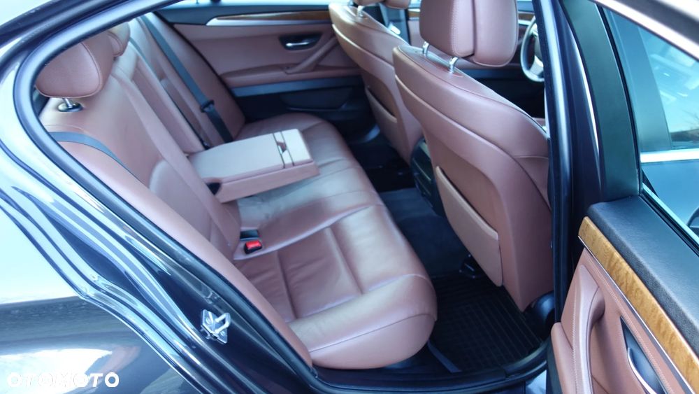 BMW Seria 5 520d Luxury Line - 33