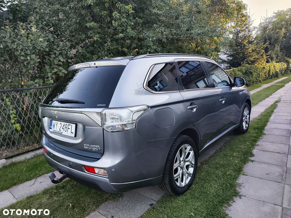 Mitsubishi Outlander - 4