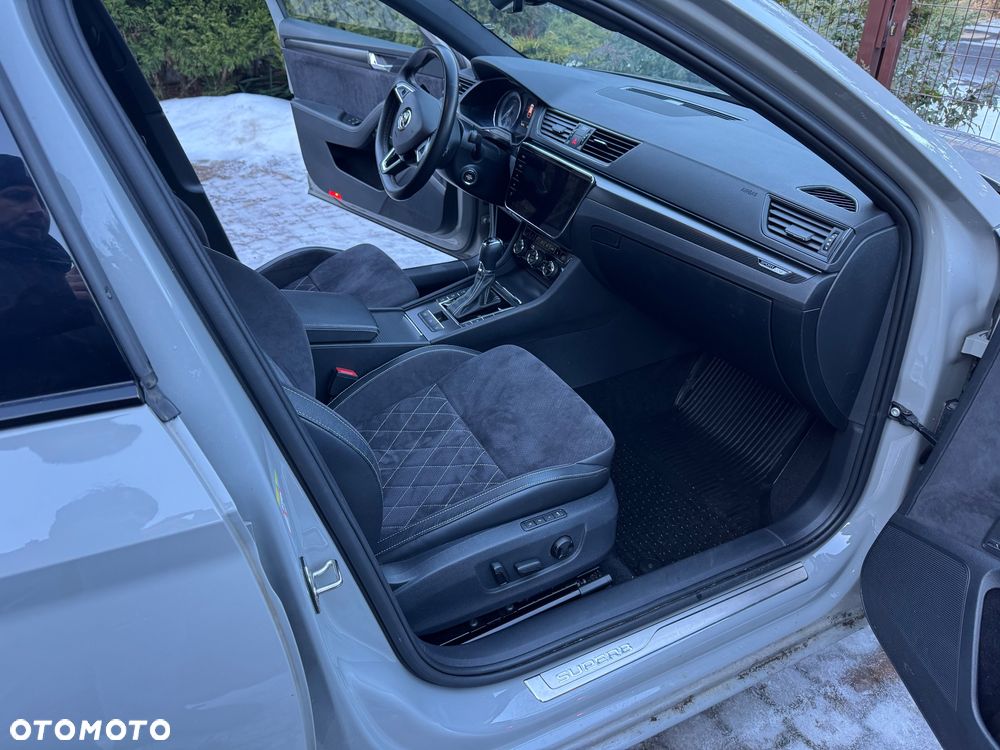 Skoda Superb 2.0 TDI DSG Sportline - 24