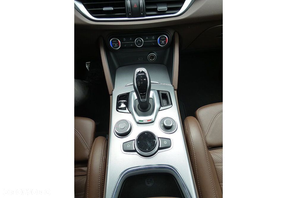 Alfa Romeo Stelvio 2.0 Turbo Veloce Q4 - 12