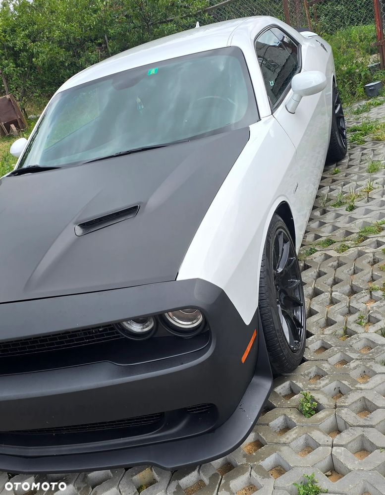 Dodge Challenger - 17