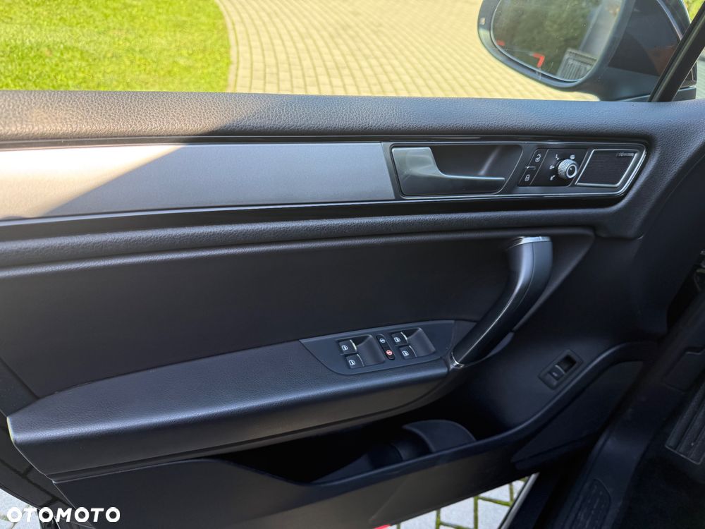 Volkswagen Touareg - 12